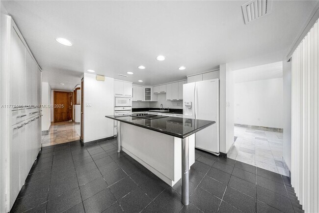 Building Photo - 511 Vittorio Ave