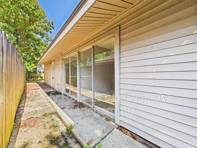 Building Photo - 513 Fox Run Ave