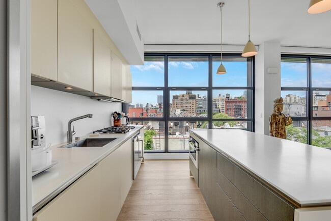 Building Photo - 250 Bowery