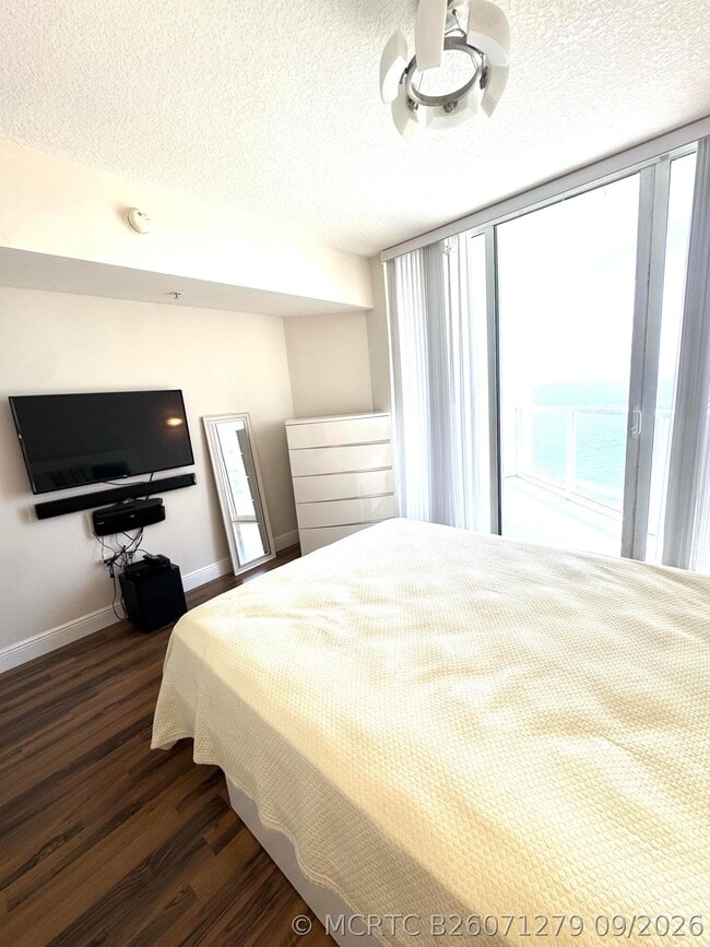 Building Photo - 16699 Collins Ave
