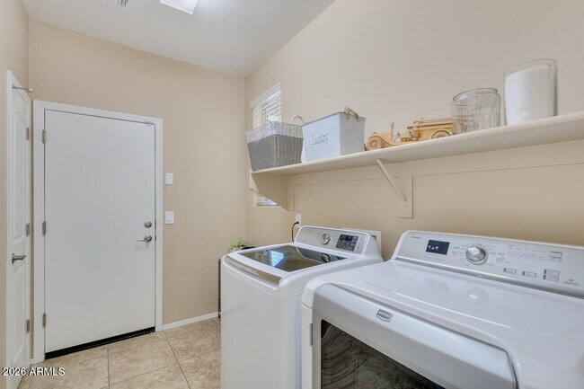 Building Photo - 21450 W Almeria Rd