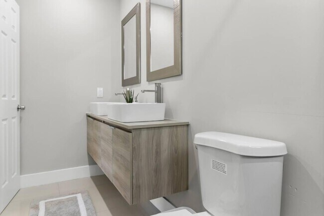 Building Photo - 426 SW 8th Ave