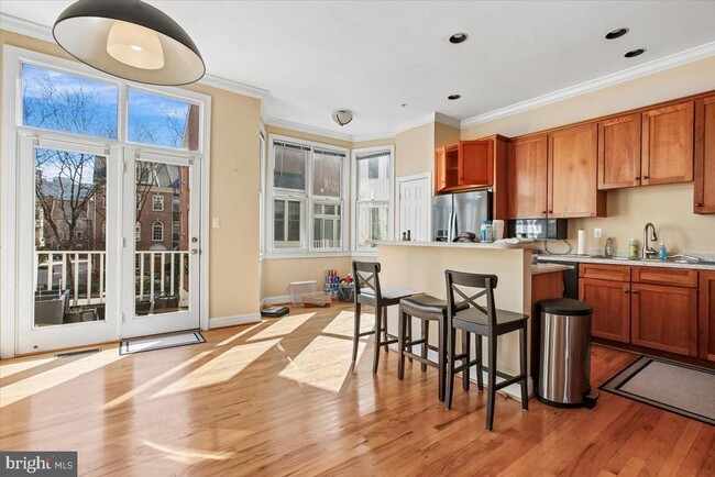 Building Photo - 1053 N Stuart St