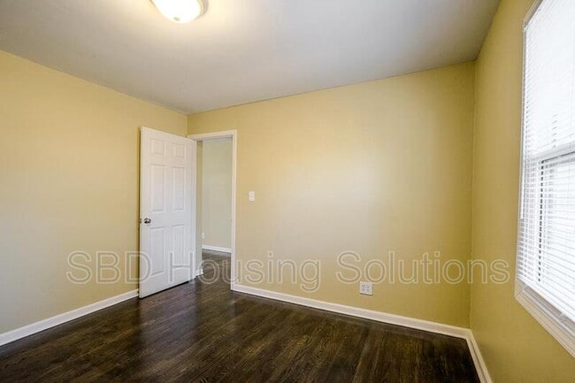 Building Photo - 4004 N Grand Ave