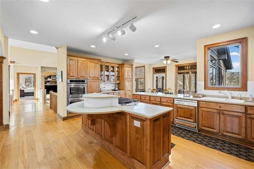 Building Photo - 339 Willow Dr