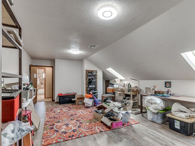 Building Photo - Fully Furnished Short Term Rental