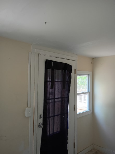 Building Photo - 28 Grant St