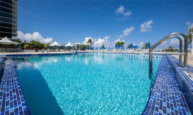 Building Photo - 2030 S Ocean Dr