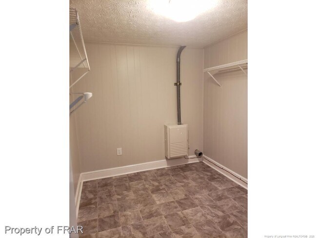 Building Photo - 311 Westview Dr