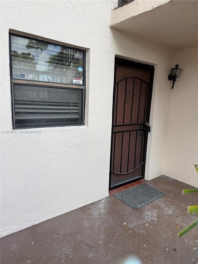 Building Photo - 862 NE 209th St