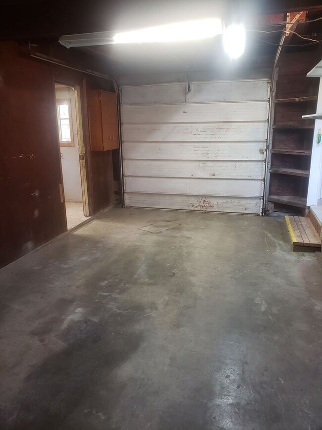 Building Photo - Unique Forest Grove Ranch with Large Backyard
