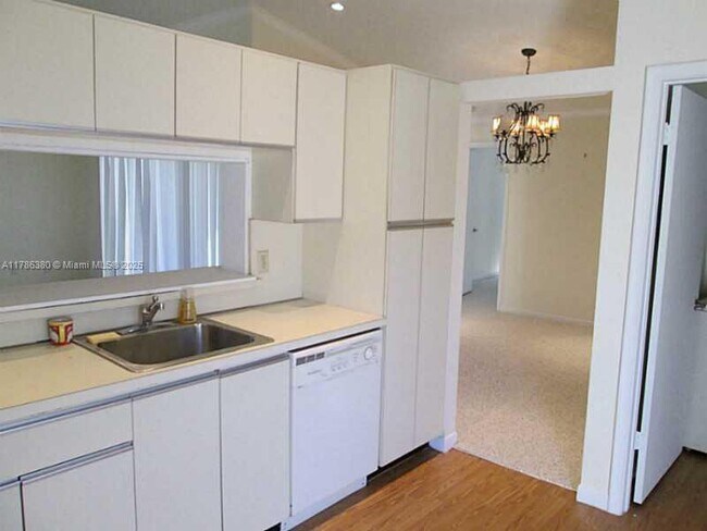 Building Photo - 2 bedroom in North miami Beach FL 33179