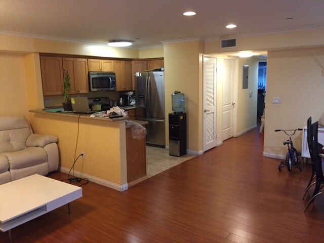 Building Photo - 13621-13623 Sherman Way