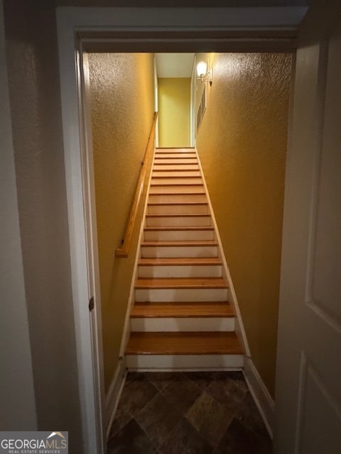 Building Photo - 207 Lakeview Ct
