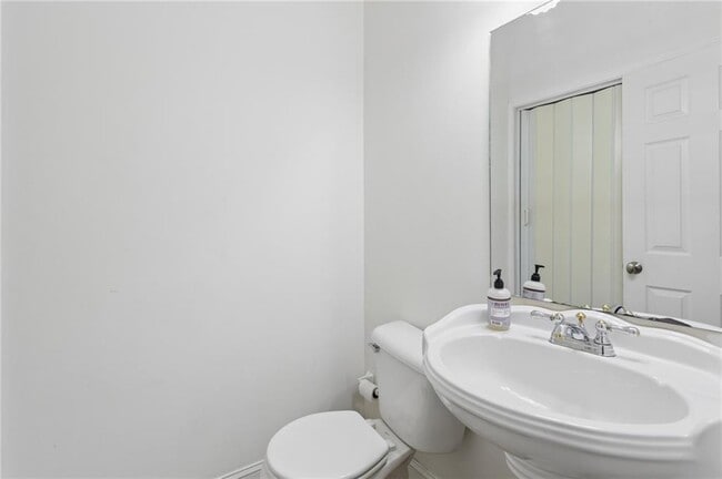Building Photo - 649 Peeples St SW