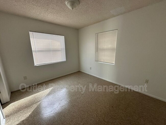 Building Photo - 430 S Hill Ave