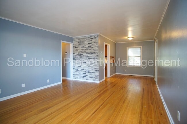 Building Photo - FOR LEASE | Mid-town Tulsa | 2 bed, 1 bath...