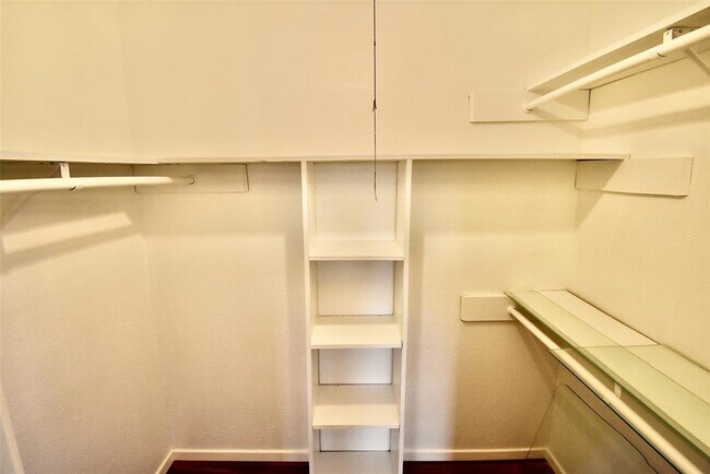 Building Photo - 4810 McKinney Ave