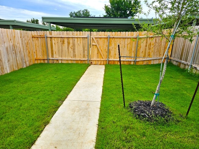 Building Photo - 9612 Whisper Willow Blvd