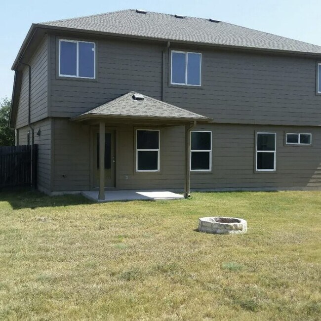 Building Photo - 108 Lavaca Loop