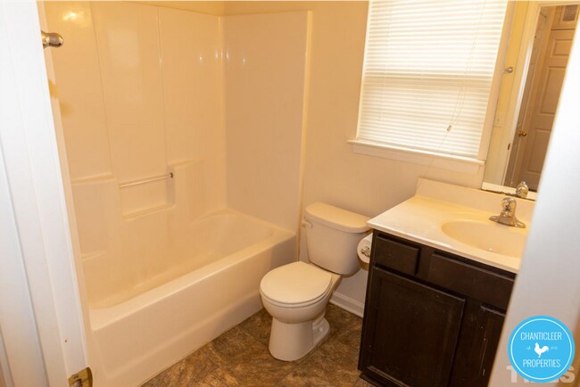 Building Photo - 917 Skinner Dr