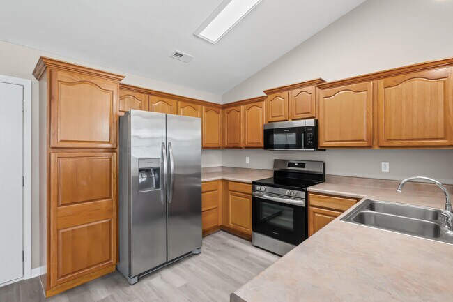 Building Photo - 5703 Candlewood Dr
