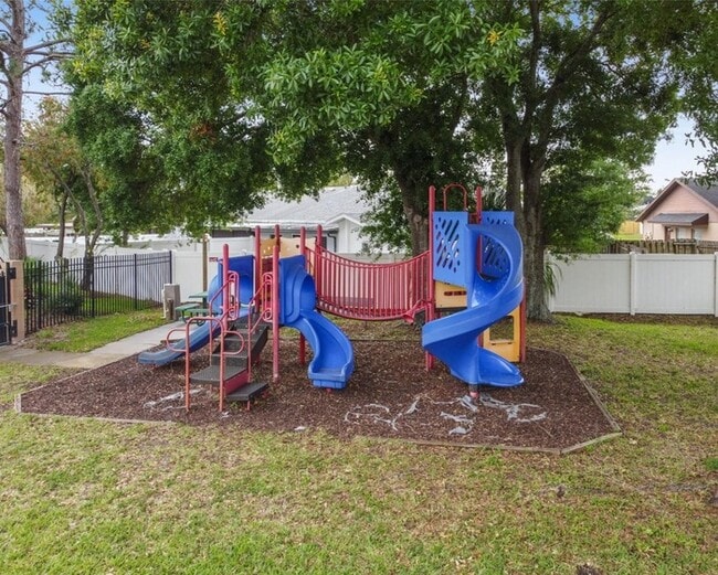 Building Photo - Charming 2 bedroom, 2 bath Home HEATHER LAKES