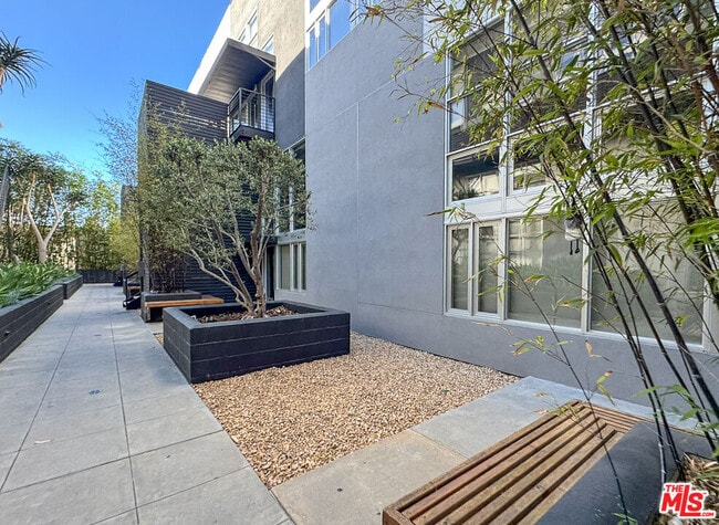 Building Photo - 1037 Laurel Ave