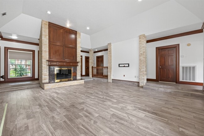 Building Photo - 15106 Dawnbrook Dr