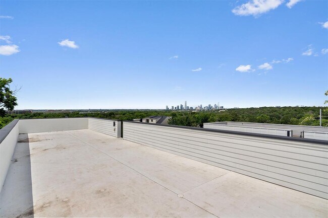 Building Photo - 4712 Reyes St