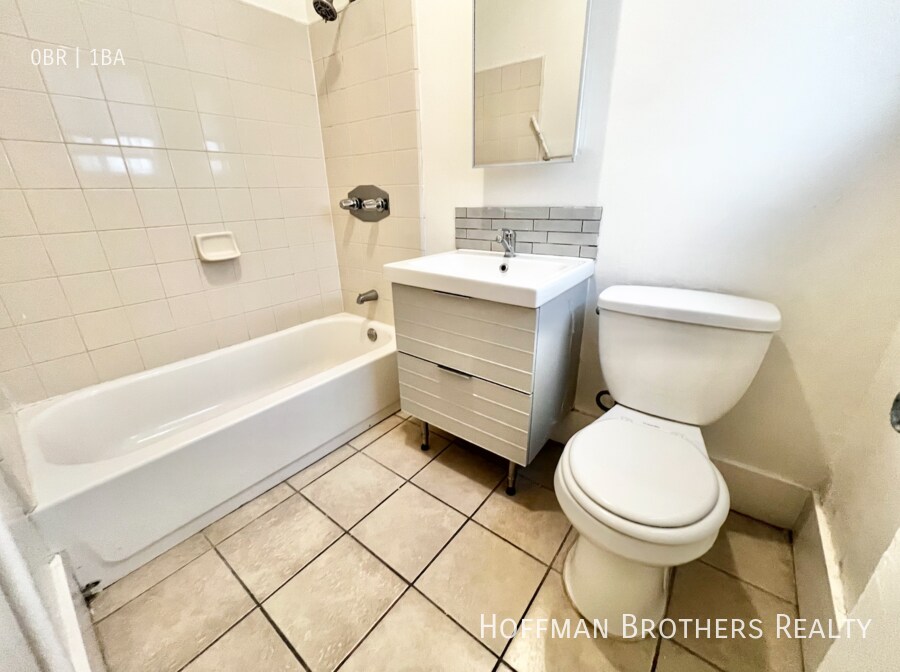 Building Photo - 324 E Esther St