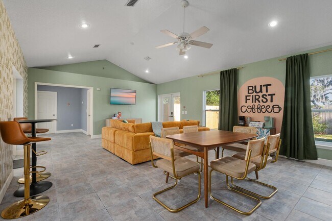 Building Photo - 808 Arietta Dr
