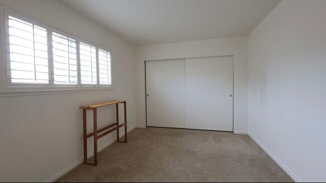 Building Photo - Pet friendly 2 bedroom townhouse