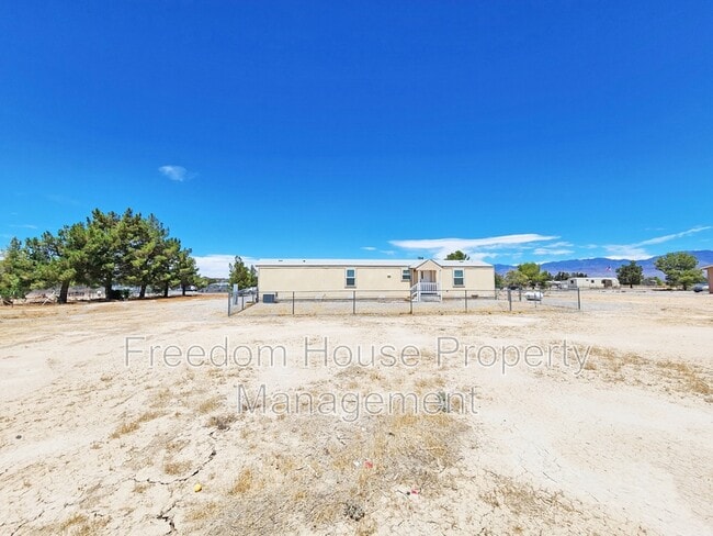 Building Photo - 3851 W Donner St