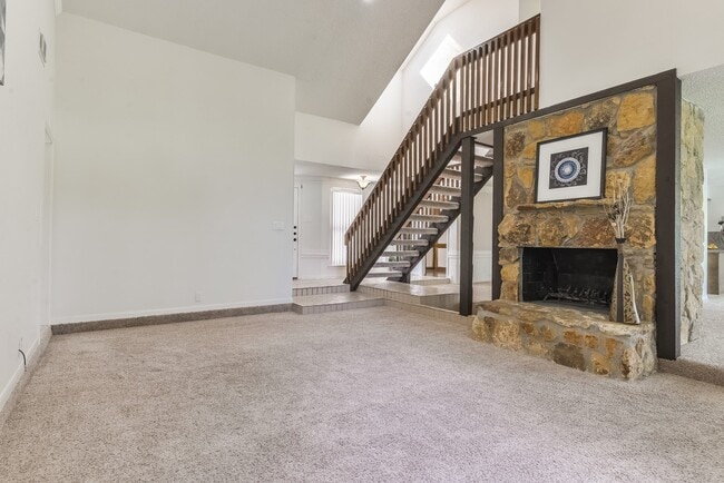 Building Photo - 15175 Diana Ln