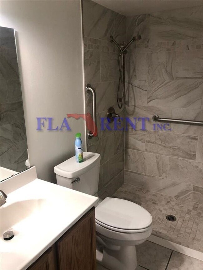 Building Photo - COMING SOON!  5/1/26     2/2 Upgraded Condo in Winter Park**