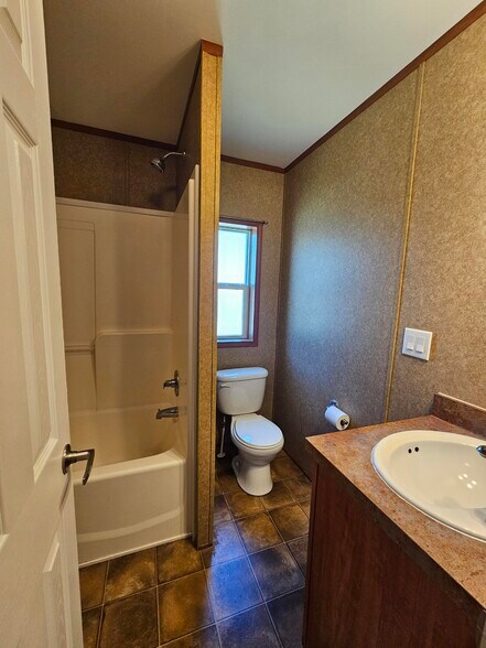 Building Photo - 13 Arbor Pl