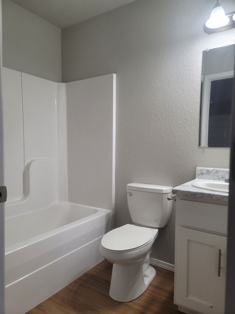 Building Photo - 2108 Ingalls Ln