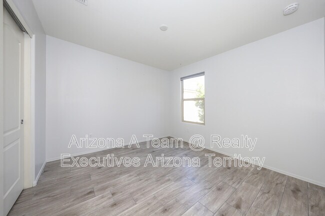 Building Photo - 2943 W Dakota Vista Way