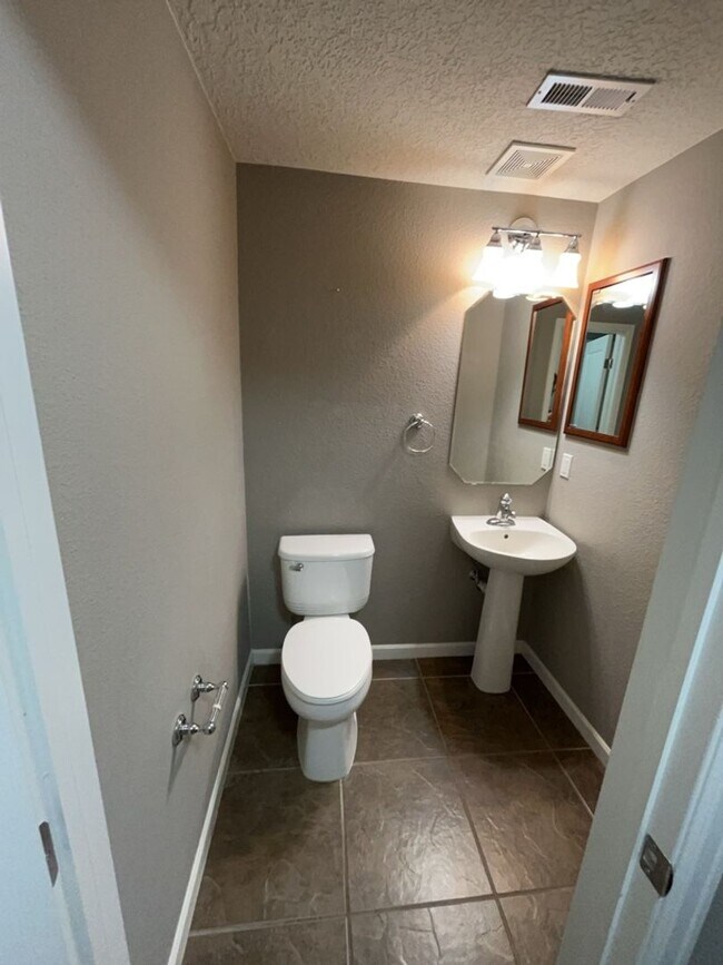 Building Photo - 10115 Avenida Vista Cerros NW