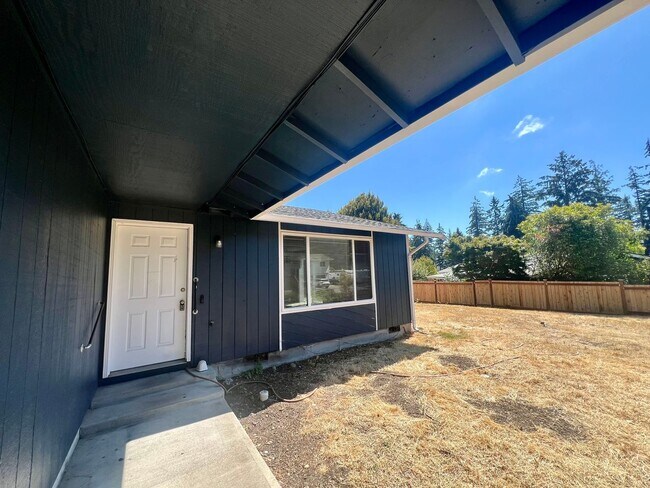 Building Photo - 9236 White Fir Dr NE