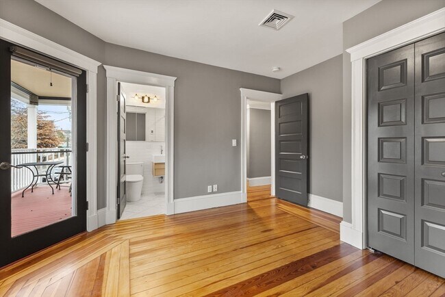 Building Photo - 22 Clarendon Ave