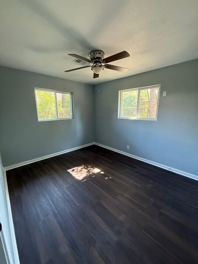 Building Photo - 3726 Edgemont Dr