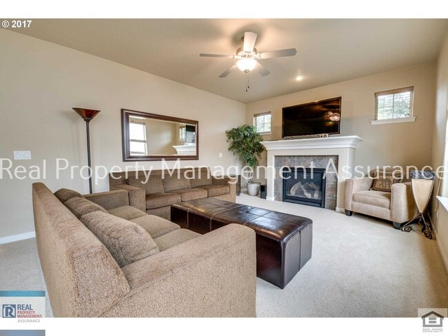 Building Photo - 13933 SW Walnut Creek Way