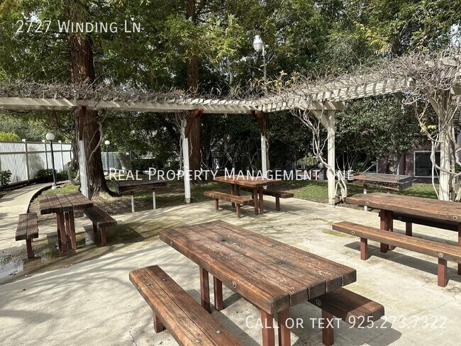 Building Photo - 2727 Winding Ln