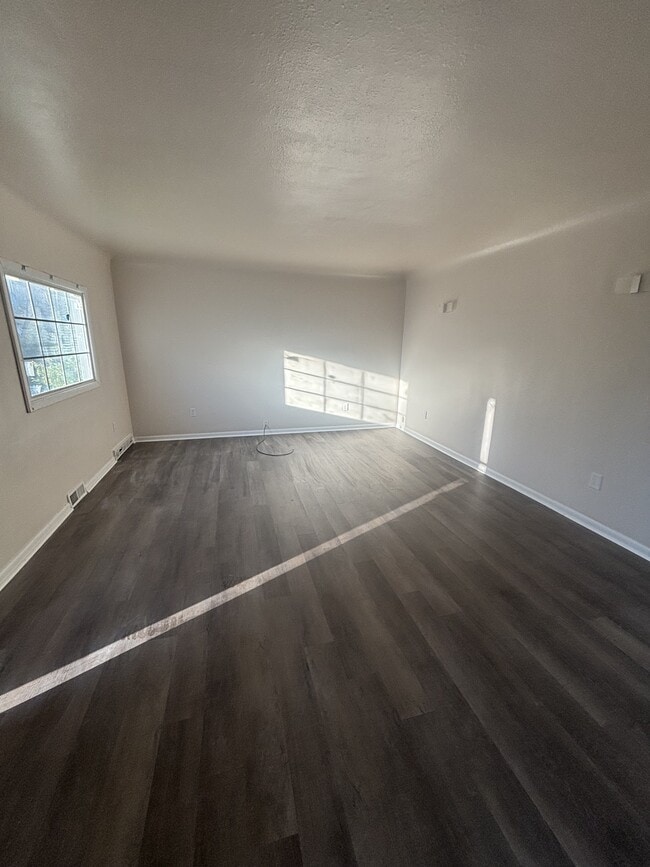 Building Photo - 3069 E 67th St