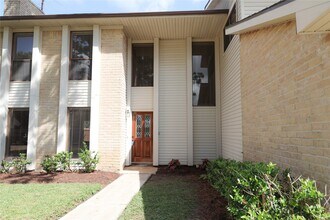 Building Photo - 10819 Sagerock Dr