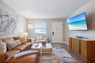 Building Photo - 215 Venus Ct