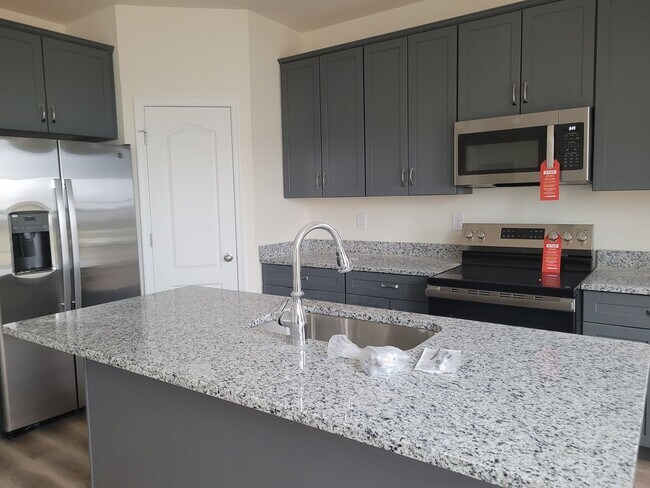 Building Photo - Brand New luxury home! Close to Delaware beaches