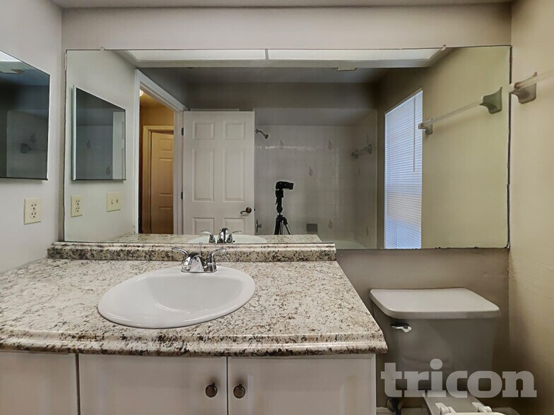 Building Photo - 14638 Coronado Dr